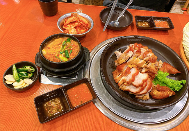 Review quán chân giò hầm Yeol Kwang ngon nức tiếng Hà Nội: ngon, rẻ, bổ 4 chân giò hầm Yeol Kwang