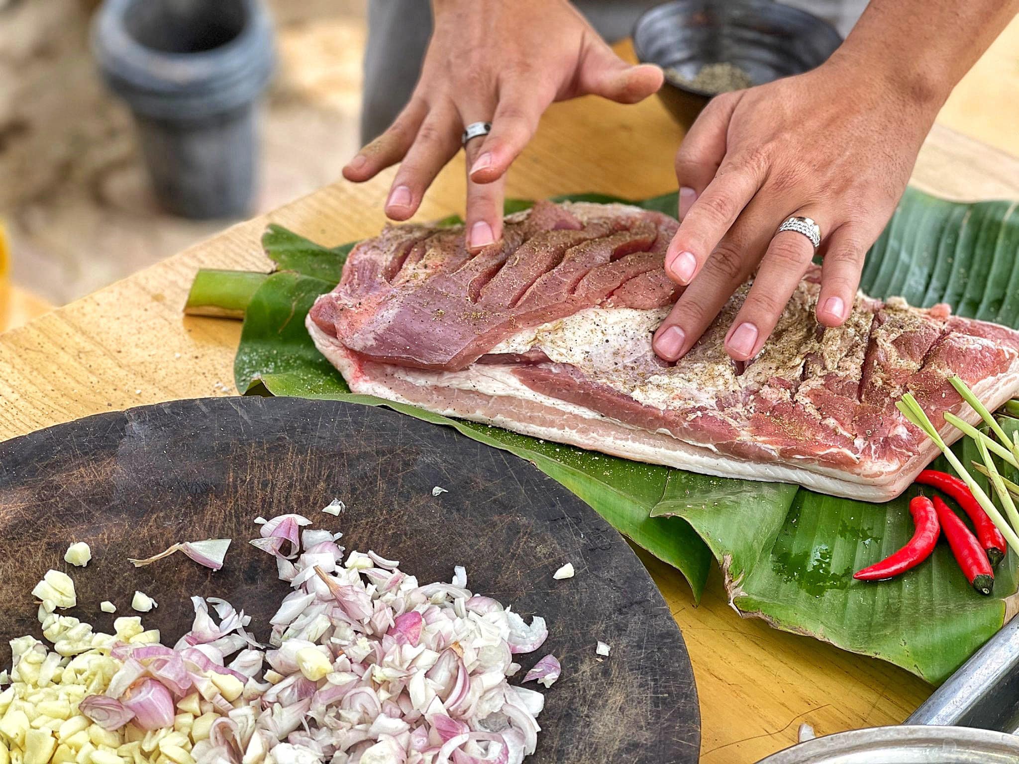 Hướng dẫn cách làm món lợn thần tài (1 cây ba chỉ)