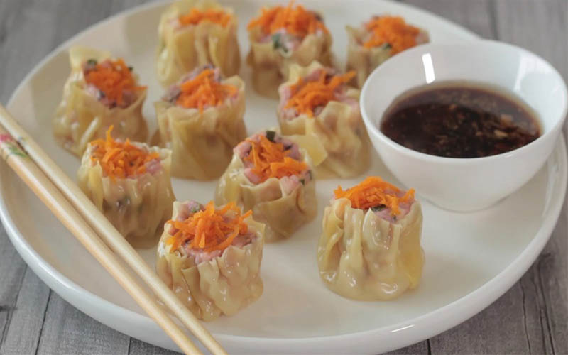 Hướng dẫn cách làm xíu mại tôm thịt cực ngon đãi khách 3 Tiến hành làm xíu mại thịt tôm