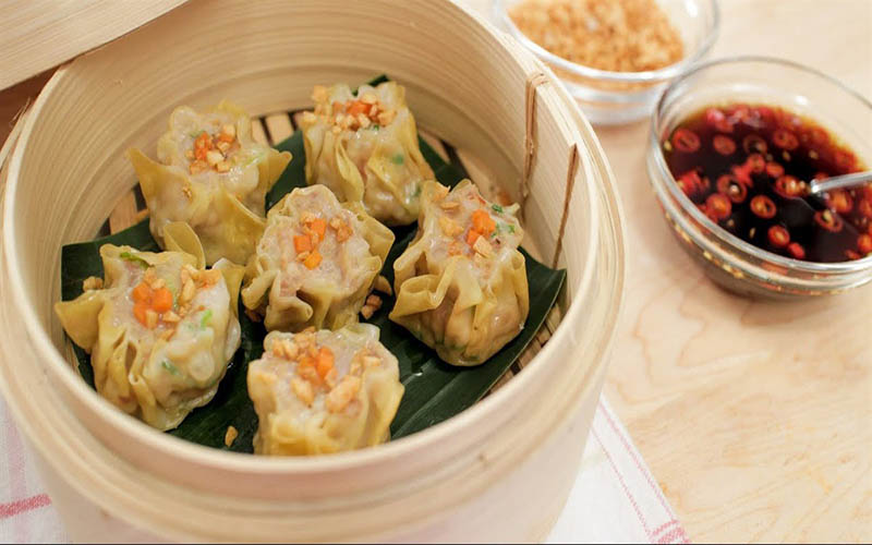 Hướng dẫn cách làm xíu mại tôm thịt cực ngon đãi khách 2 Chọn mua thịt, tôm và sơ chế nguyên liệu