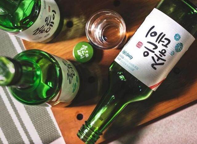 Cách uống rượu soju Hàn Quốc đúng chuẩn người bản địa 1 Cách uống rượu soju Hàn Quốc đúng chuẩn người bản địa