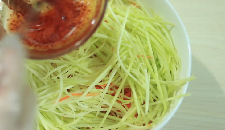 Hướng dẫn làm Gỏi xoài da heo đơn giản tại nhà 1 Nguyên liệu để làm Gỏi xoài da heo