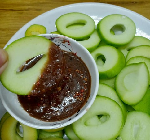 Hướng dẫn làm Mắm ruốc chấm xoài xanh đơn giản tại nhà