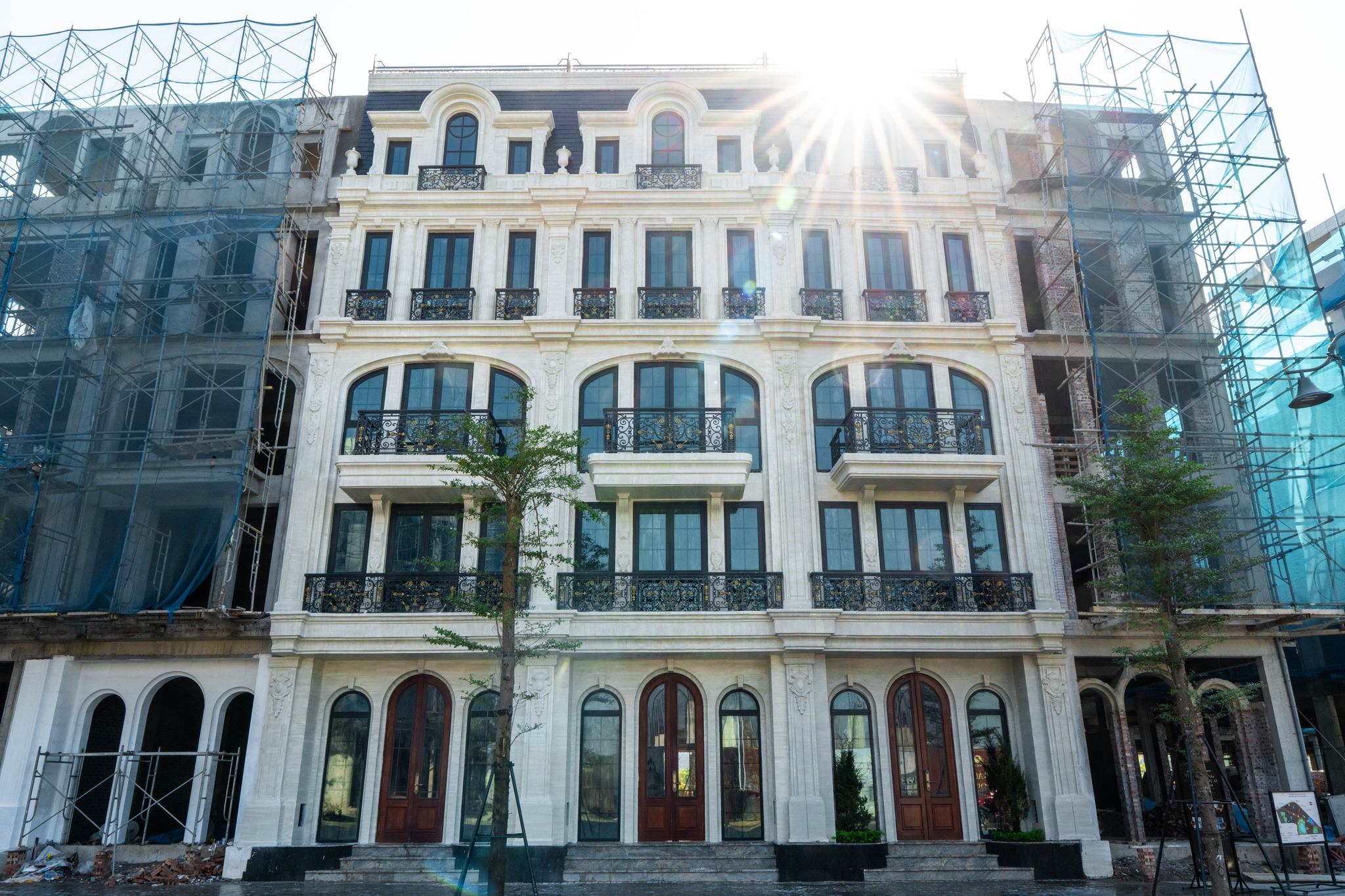 Noble Palace Tay Thang Long WorldHotels Residences Và Bài Toán Kép An Cư - Kinh Doanh 3 Nhà phố thiết kế linh hoạt, tầng 1 và 2 có thể kinh doanh trong khi các tầng trên có thể sinh hoạt